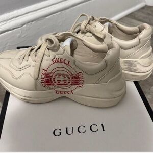 Gucci Rython Off-White Sneakers with Red Logo